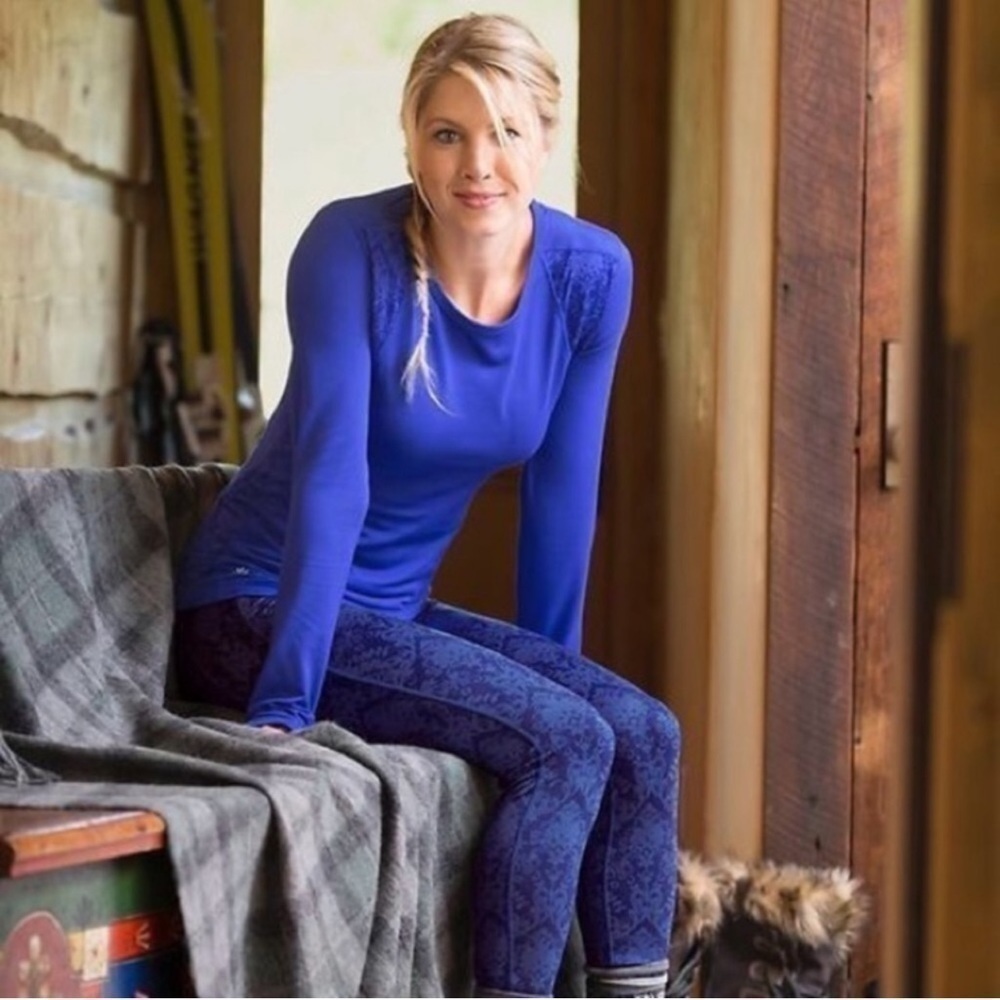 ATHLETA Queens Luscious Long Sleeve Crew
